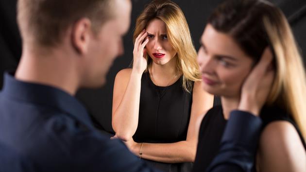 menarik suami yang pergi